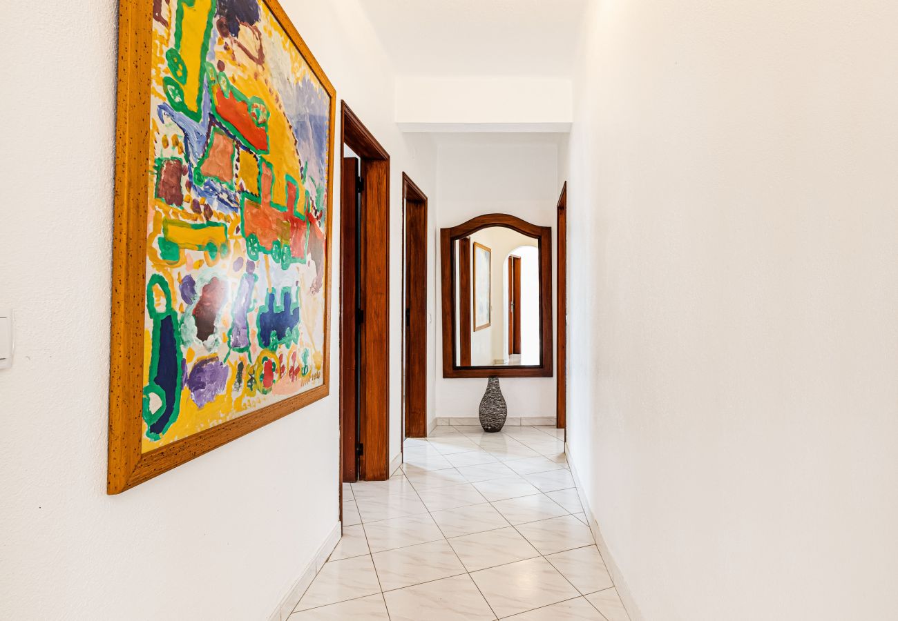 House in Porches - Casa do Vale: PET Friendly | Family, Pool & Beach